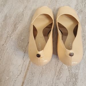 BEIGE CALVIN KLEIN SIZE 35 GOOD CONDITION CHECK THE PICTURES.